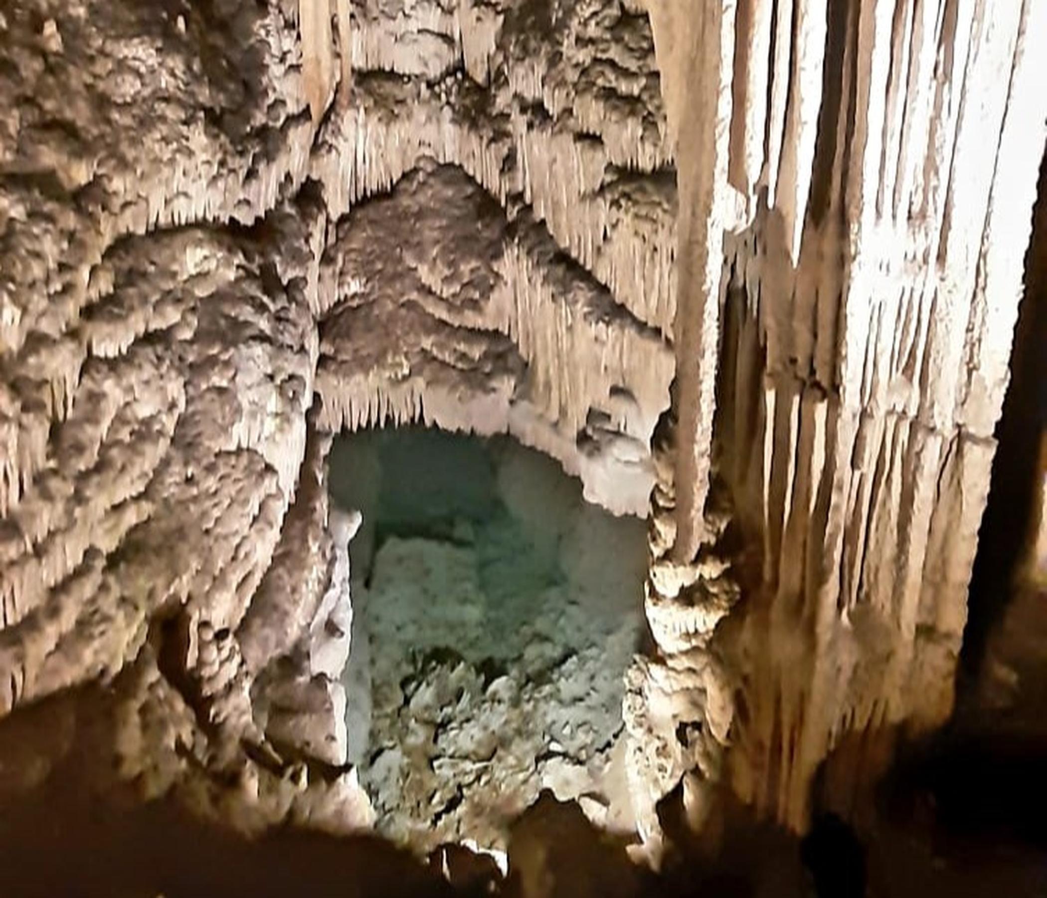 Drachenhöhlen oder Hamshöhlen, auch mit Dinoland