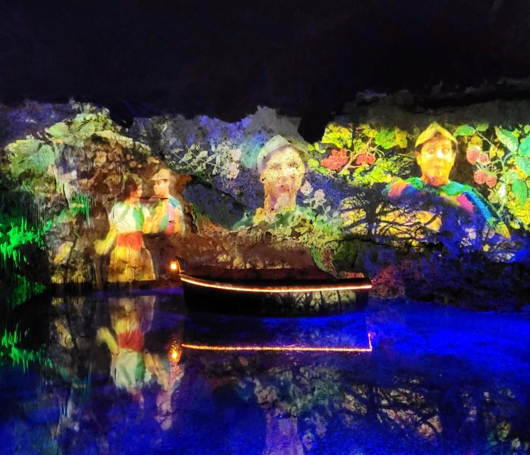 Drachenhöhlen oder Hamshöhlen, auch mit Dinoland