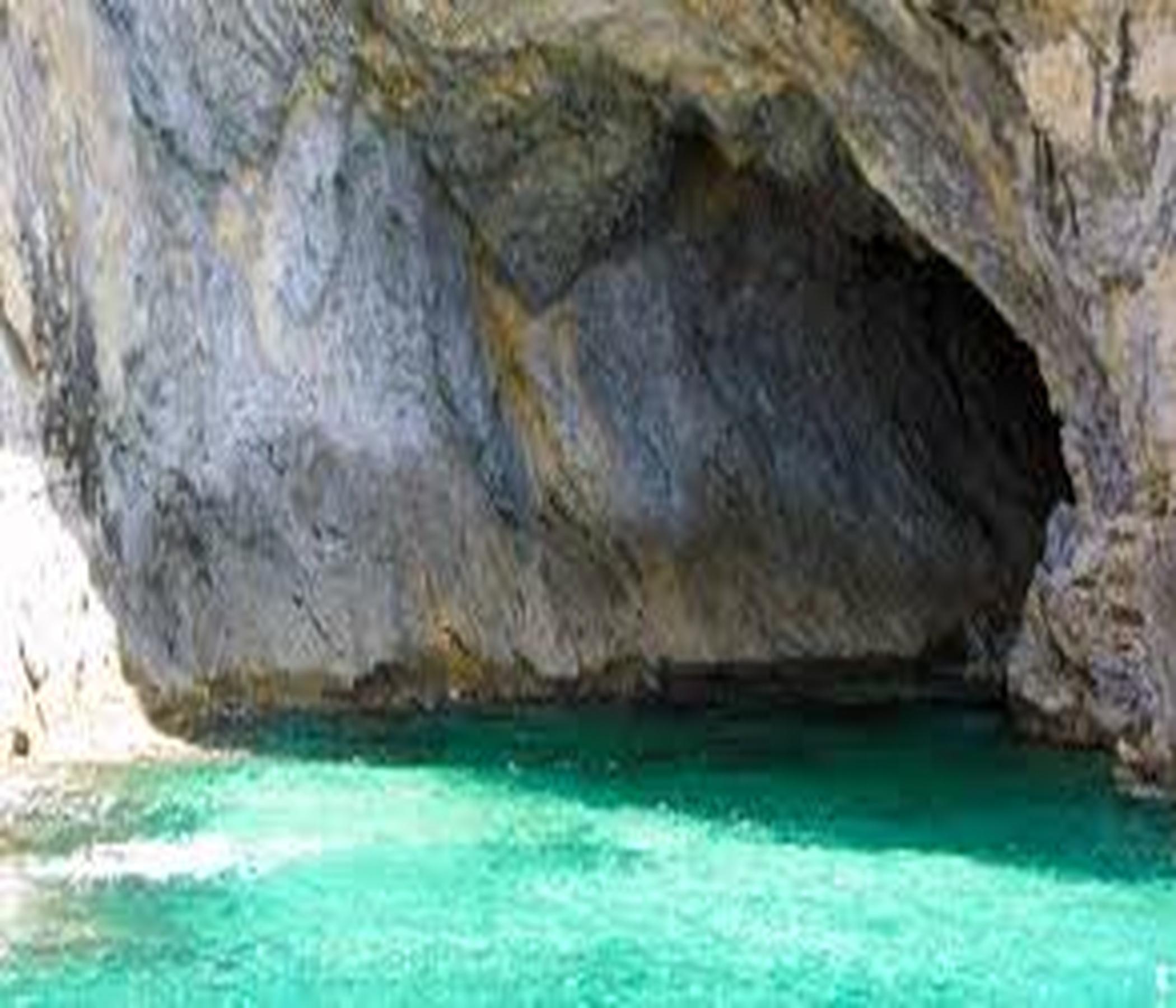 Bootstour - Caves, Cliffs and Coves